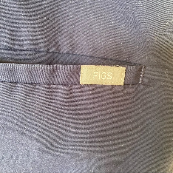 Figs Casma Three-Pocket Navy Blue V-Neck Scrub Top Sz Small PO# 1557 - Picture 6 of 11
